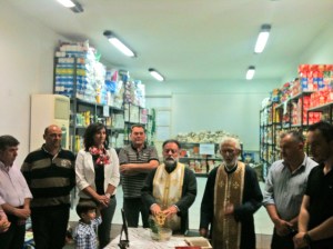 Νίκος Ραχανιώτης (επικ. ελ. μειοψηφίας), Γιώργος Καραφωτιάς (πρόεδρος Δ.Σ.), Κων/να Τζαναβάρα (αντιδήμαρχος Κοινωνικής Πολιτικής), Δ. Κούτουλας (πρόεδρος Βέλου), εφ. της Αγίας Μαρίνας, εφημ. του Αγίου Γεωργίου, Αν. Παπακυριάκος (δήμαρχος), Βασ. Τρωγάδης (αντιδήμαρχος Οικονομικών)