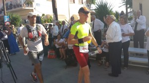 Τα μέλη του Συλλόγου ΡΕΑ υποδέχονται τους υπερμαραθωνοδρόμους