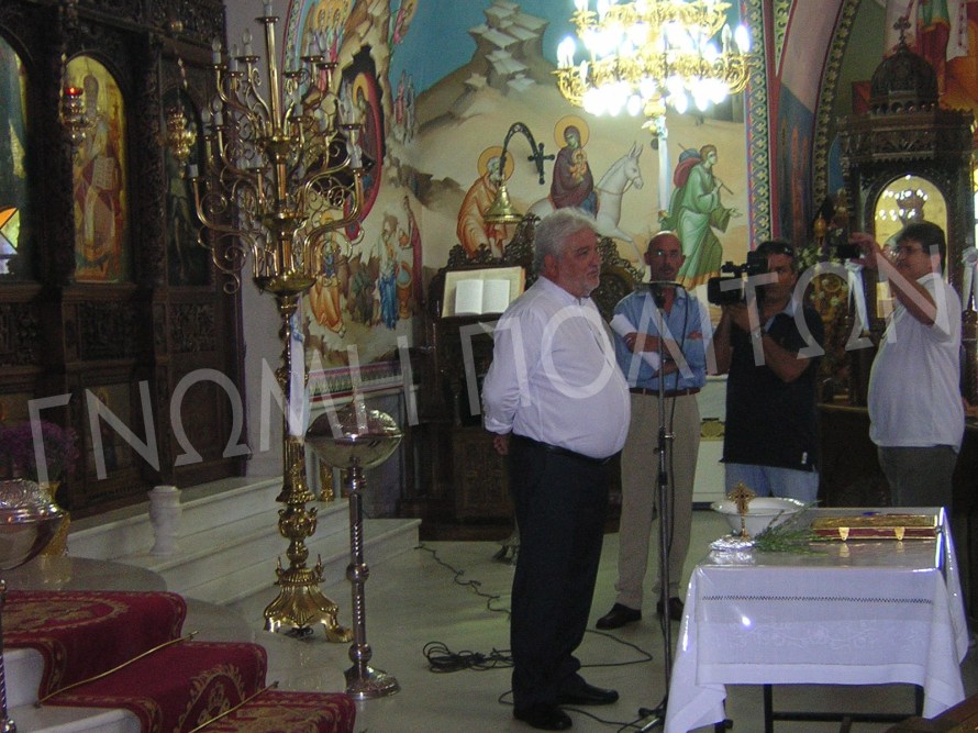 "Τα του Καίσαρος τω Καίσαρι και τα του Θεού τω Θεώ" είπε ο Λεωνίδας Στεργιόπουλος ψέγοντας την απόφαση για την τέλεση της 1ης δημόσιας συνεδρίασης του δημοτικού συμβουλίου, της ορκωμοσίας δηλαδή, στο χώρο του Ιερού Ναού.